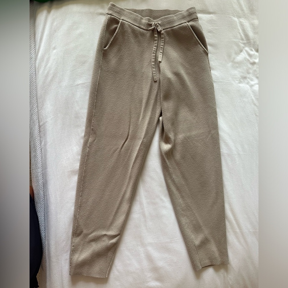 Comfy tan sweatpants!